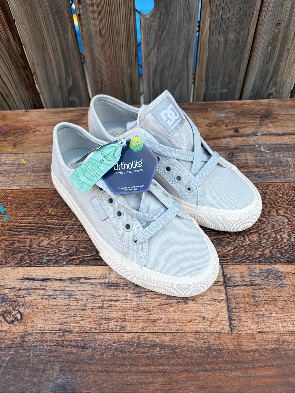 DC Low-Top Canvas Sneakers in Light Gray and Off-White Women’s Size 5